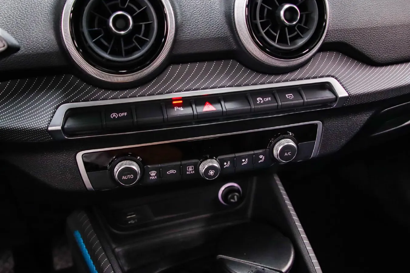 2022 Audi Q2L 1.4T 150HP L4 7DCT,autocango,china used car exporter,china ev exporter,chinese used car exporter,chinese used ev exporter