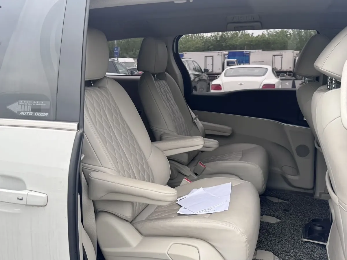 2022 Buick GL8 2.0T 237HP L4 9AT,autocango,china used car exporter,china ev exporter,chinese used car exporter,chinese used ev exporter