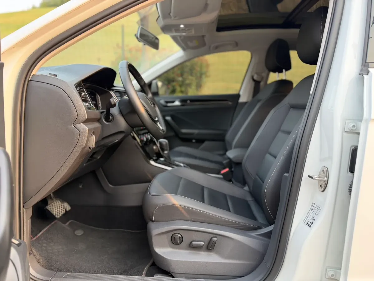 2022 Volkswagen T-Roc 1.4T 150HP L4 7DCT,autocango,china used car exporter,china ev exporter,chinese used car exporter,chinese used ev exporter