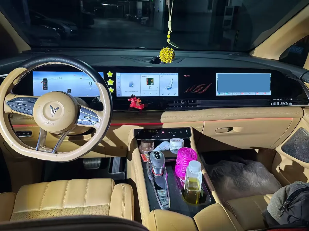 2024 Voyah Dream 1.5T 150HP L4 PHEV 43KWH,autocango,china used car exporter,china ev exporter,chinese used car exporter,chinese used ev exporter