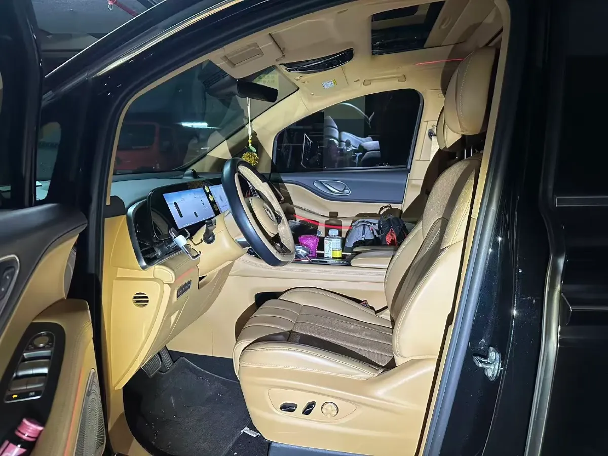 2024 Voyah Dream 1.5T 150HP L4 PHEV 43KWH,autocango,china used car exporter,china ev exporter,chinese used car exporter,chinese used ev exporter