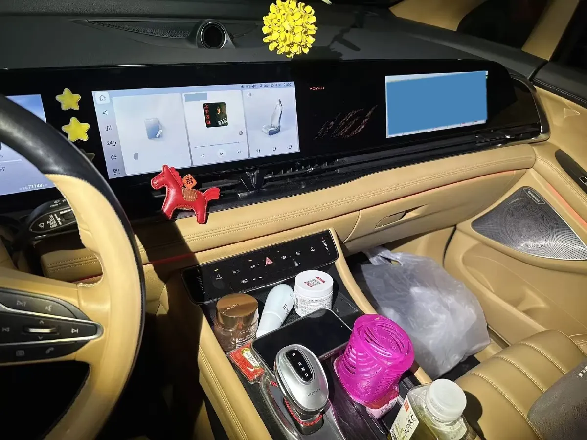 2024 Voyah Dream 1.5T 150HP L4 PHEV 43KWH,autocango,china used car exporter,china ev exporter,chinese used car exporter,chinese used ev exporter