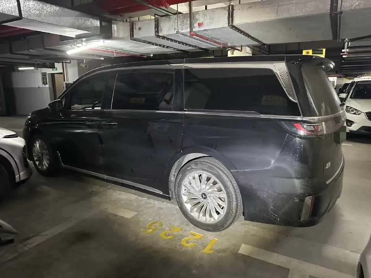 2024 Voyah Dream 1.5T 150HP L4 PHEV 43KWH,autocango,china used car exporter,china ev exporter,chinese used car exporter,chinese used ev exporter