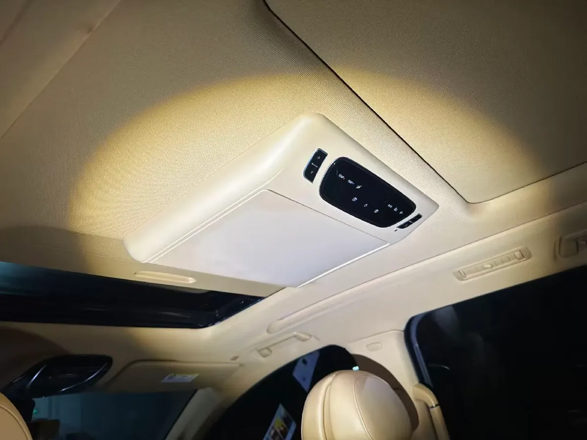 2024 Voyah Dream 1.5T 150HP L4 PHEV 43KWH,autocango,china used car exporter,china ev exporter,chinese used car exporter,chinese used ev exporter