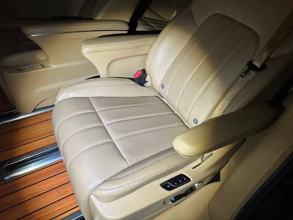 2024 Voyah Dream 1.5T 150HP L4 PHEV 43KWH,autocango,china used car exporter,china ev exporter,chinese used car exporter,chinese used ev exporter