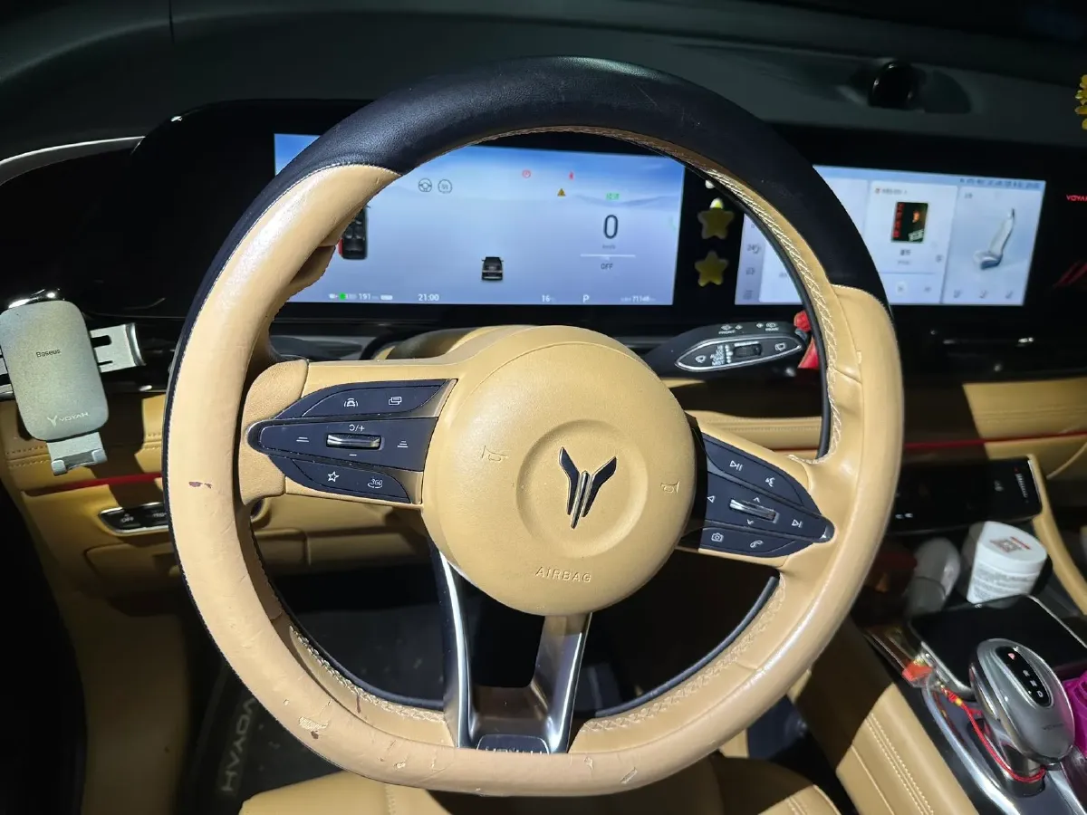 2024 Voyah Dream 1.5T 150HP L4 PHEV 43KWH,autocango,china used car exporter,china ev exporter,chinese used car exporter,chinese used ev exporter