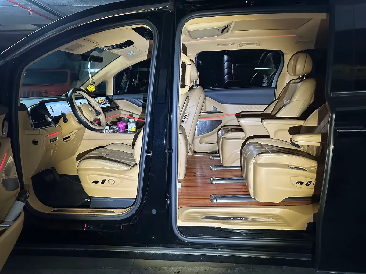 2024 Voyah Dream 1.5T 150HP L4 PHEV 43KWH,autocango,china used car exporter,china ev exporter,chinese used car exporter,chinese used ev exporter