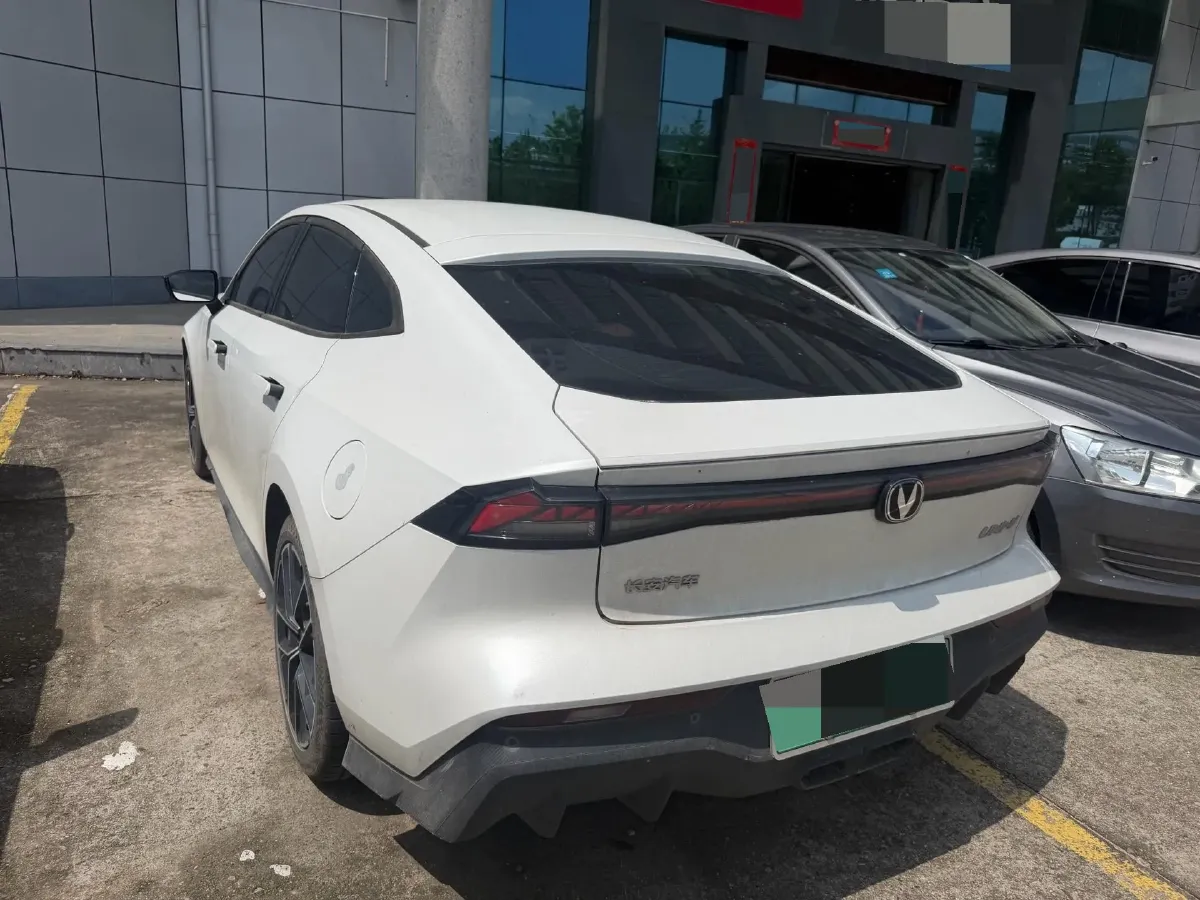 2024 ChangAn UNI-V iDD 1.5L 110HP L4 E-CVT PHEV 18.99KWH,autocango,china used car exporter,china ev exporter,chinese used car exporter,chinese used ev exporter