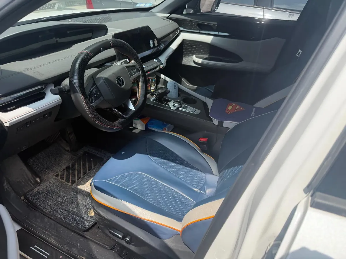 2024 ChangAn UNI-V iDD 1.5L 110HP L4 E-CVT PHEV 18.99KWH,autocango,china used car exporter,china ev exporter,chinese used car exporter,chinese used ev exporter