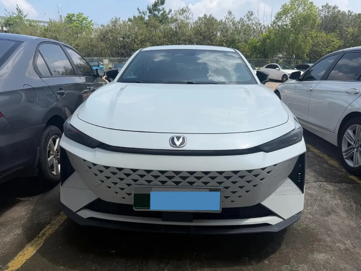 2024 ChangAn UNI-V iDD 1.5L 110HP L4 E-CVT PHEV 18.99KWH,autocango,china used car exporter,china ev exporter,chinese used car exporter,chinese used ev exporter