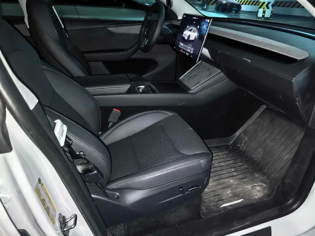 2025 Tesla Model Y BEV 78.4KWH,autocango,china used car exporter,china ev exporter,chinese used car exporter,chinese used ev exporter