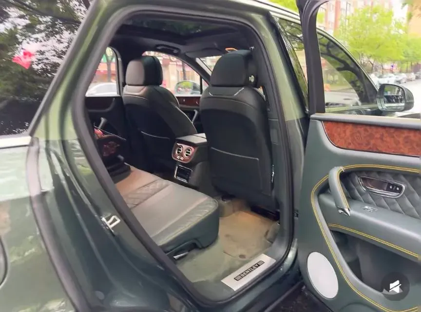 2017 Bentley Bentayga 6.0T 608HP W12 8AT,autocango,china used car exporter,china ev exporter,chinese used car exporter,chinese used ev exporter