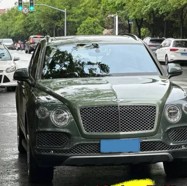 2017 Bentley Bentayga 6.0T 608HP W12 8AT,autocango,china used car exporter,china ev exporter,chinese used car exporter,chinese used ev exporter