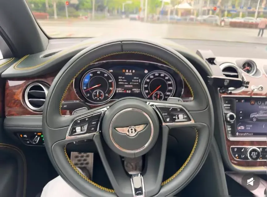 2017 Bentley Bentayga 6.0T 608HP W12 8AT,autocango,china used car exporter,china ev exporter,chinese used car exporter,chinese used ev exporter