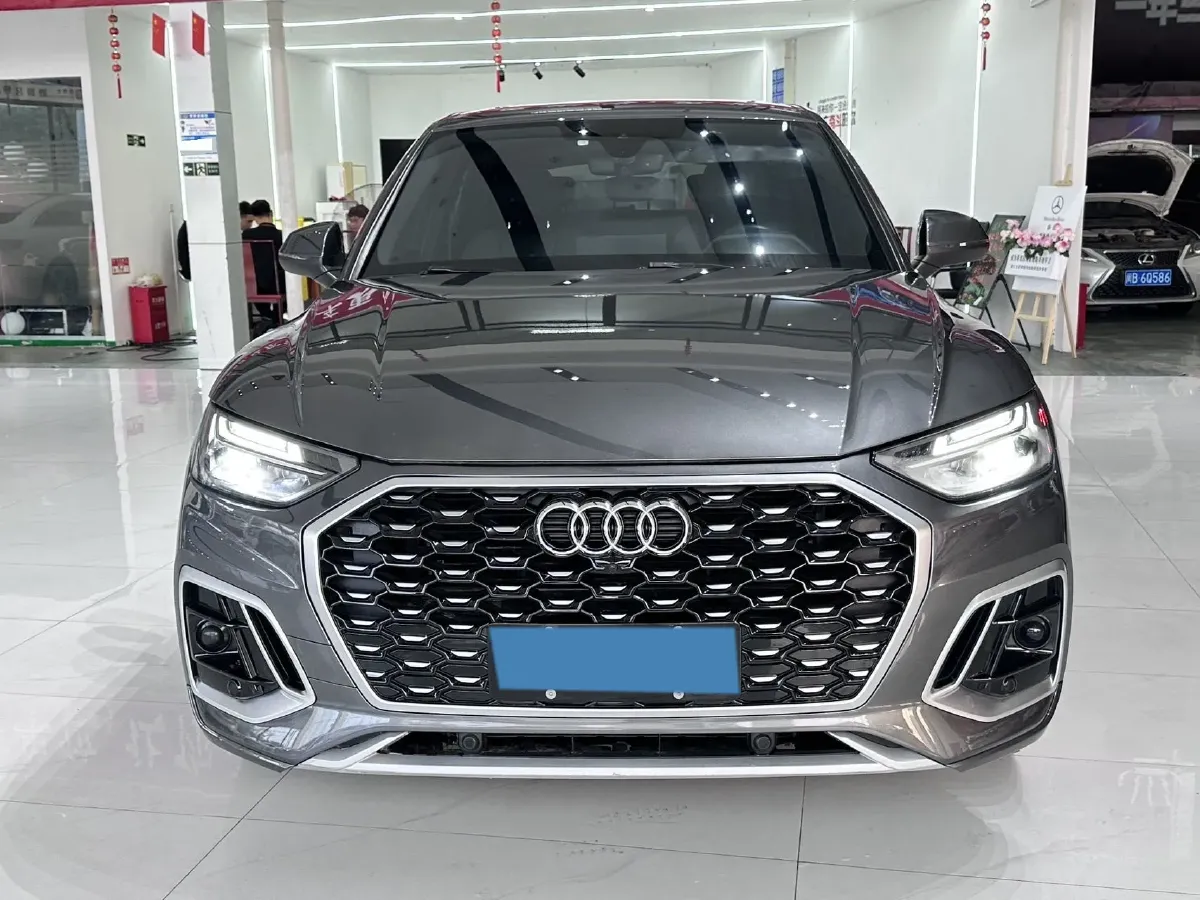 2021 Audi Q5L Sportback 2.0T 190HP L4 7DCT,autocango,china used car exporter,china ev exporter,chinese used car exporter,chinese used ev exporter