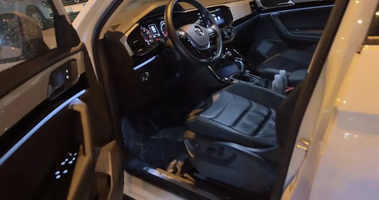 2019 Jeep Cherokee 2.0T 234HP L4 9AT,autocango,china used car exporter,china ev exporter,chinese used car exporter,chinese used ev exporter