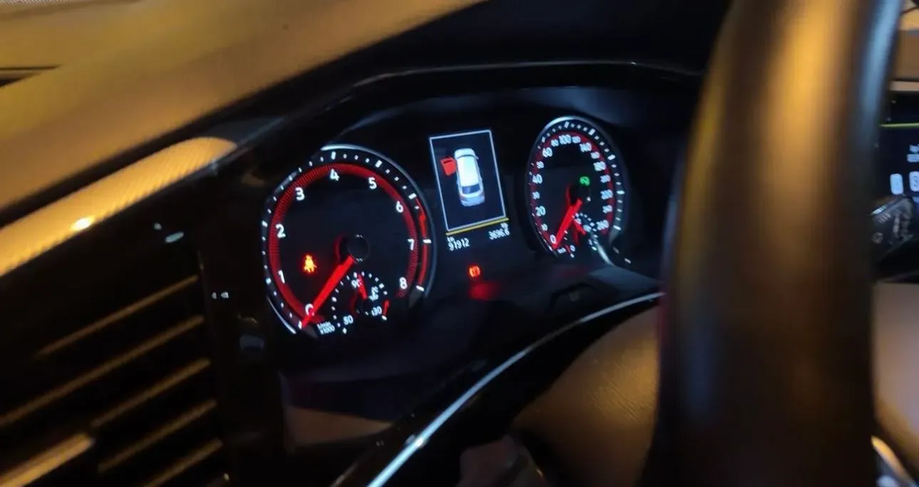 2019 Jeep Cherokee 2.0T 234HP L4 9AT,autocango,china used car exporter,china ev exporter,chinese used car exporter,chinese used ev exporter