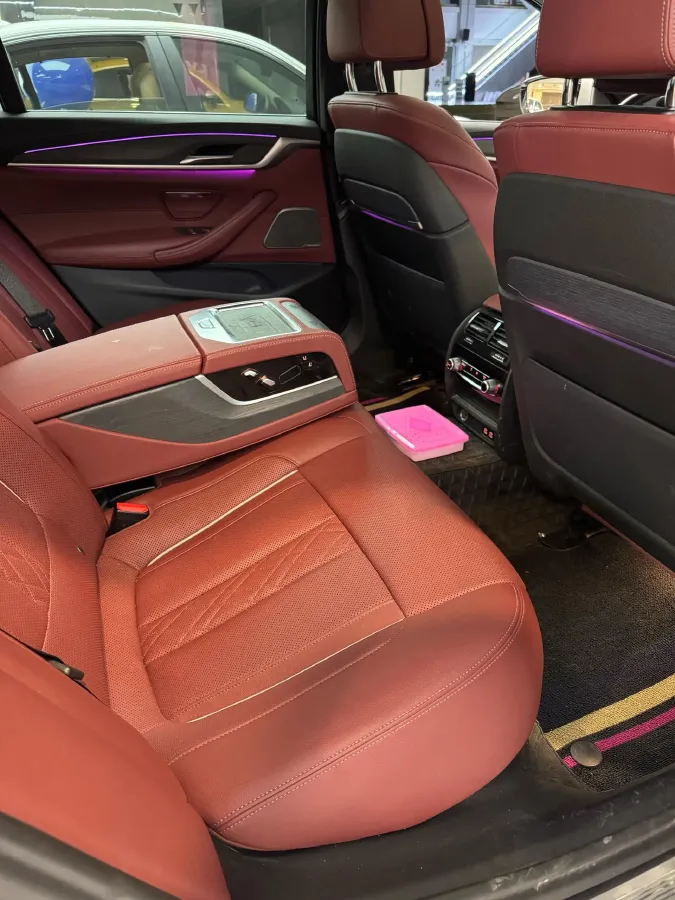 2022 BMW 5 Series 2.0T 252HP L4 8AT,autocango,china used car exporter,china ev exporter,chinese used car exporter,chinese used ev exporter