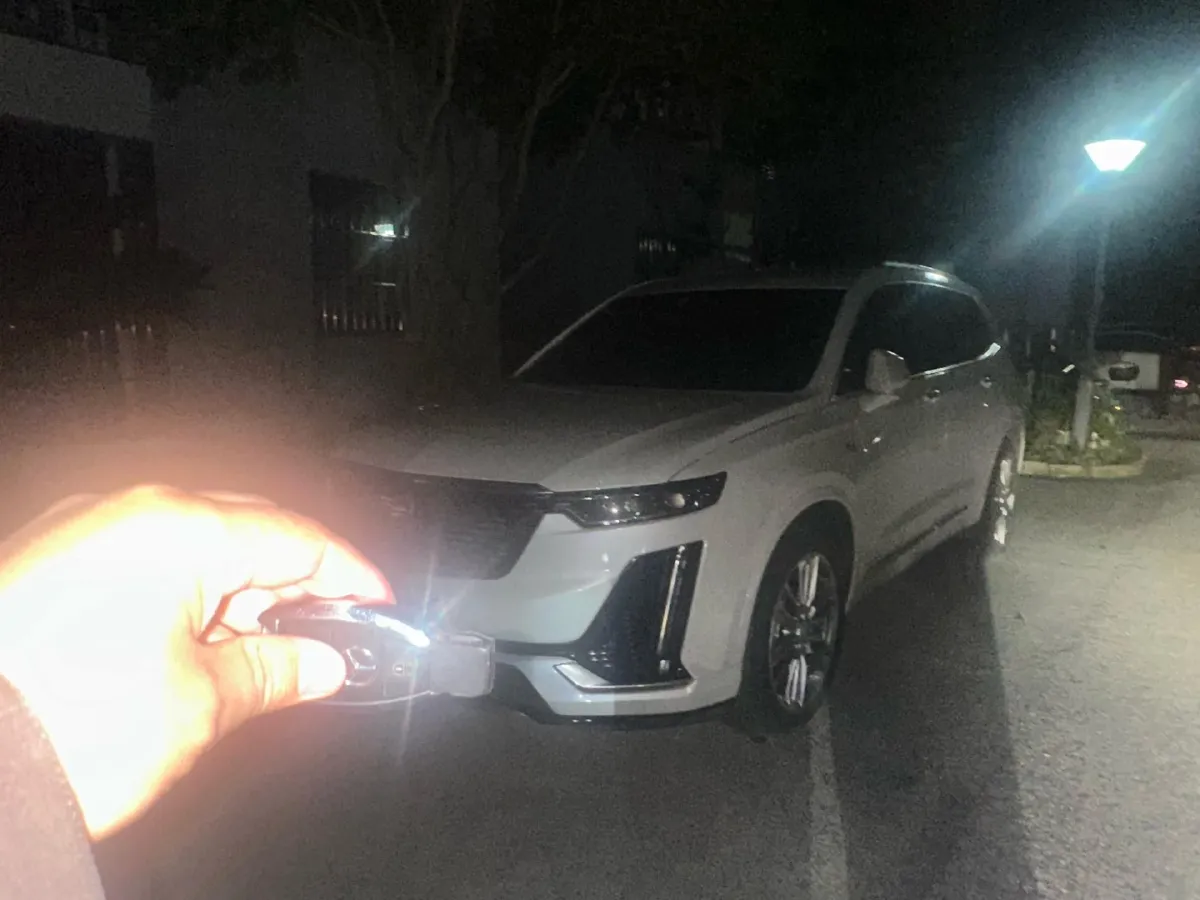 2022 Cadillac XT6 2.0T 237HP L4 9AT,autocango,china used car exporter,china ev exporter,chinese used car exporter,chinese used ev exporter