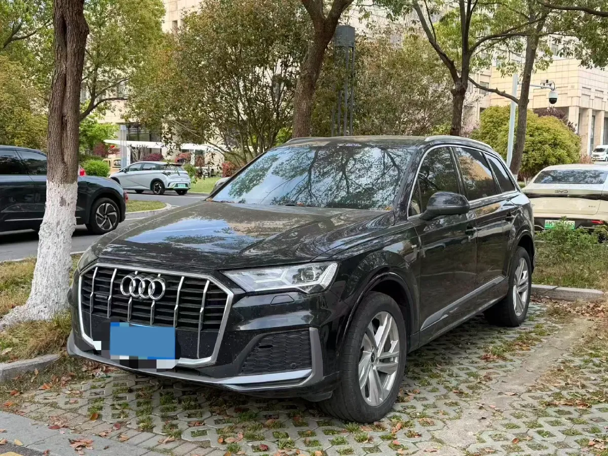2022 Audi Q7 2.0T 245HP L4 8AT,autocango,china used car exporter,china ev exporter,chinese used car exporter,chinese used ev exporter