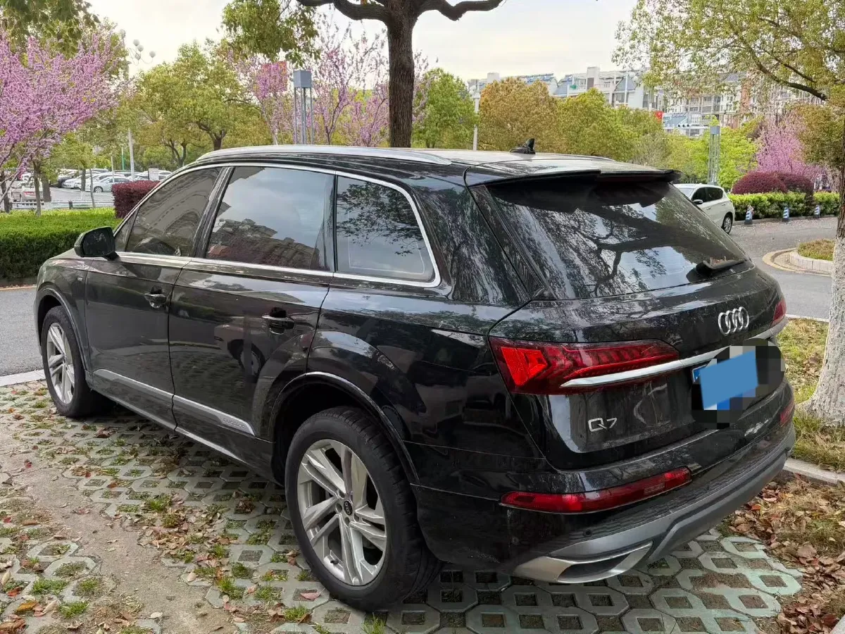 2022 Audi Q7 2.0T 245HP L4 8AT,autocango,china used car exporter,china ev exporter,chinese used car exporter,chinese used ev exporter