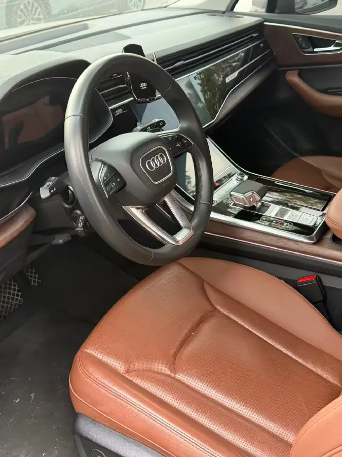 2022 Audi Q7 2.0T 245HP L4 8AT,autocango,china used car exporter,china ev exporter,chinese used car exporter,chinese used ev exporter