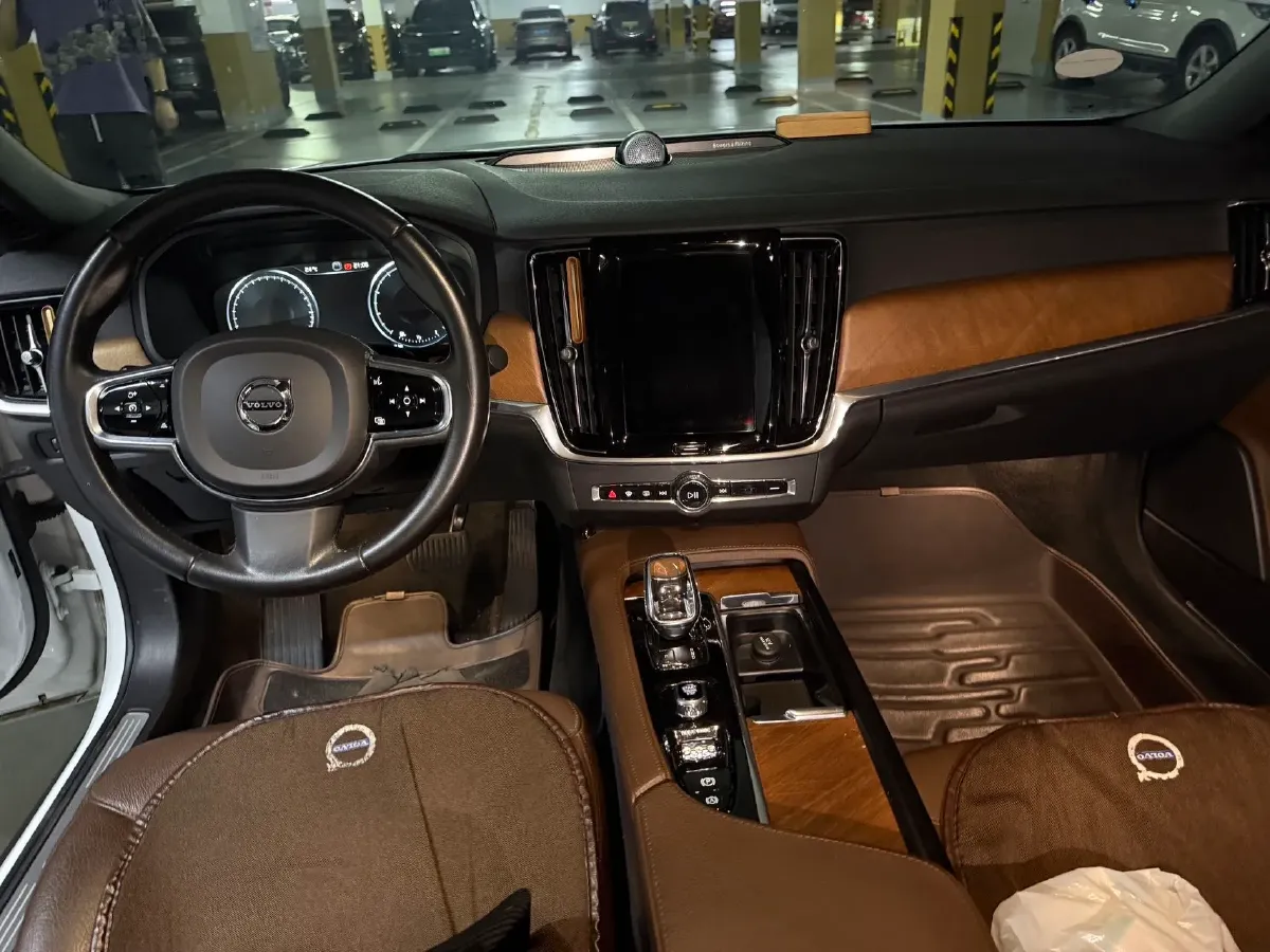 2021 Volvo S90 2.0T 250HP L4 8AT,autocango,china used car exporter,china ev exporter,chinese used car exporter,chinese used ev exporter