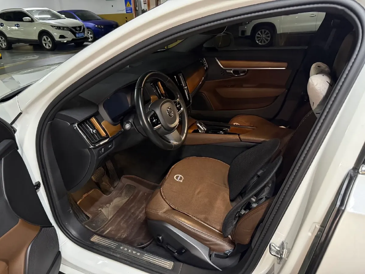 2021 Volvo S90 2.0T 250HP L4 8AT,autocango,china used car exporter,china ev exporter,chinese used car exporter,chinese used ev exporter