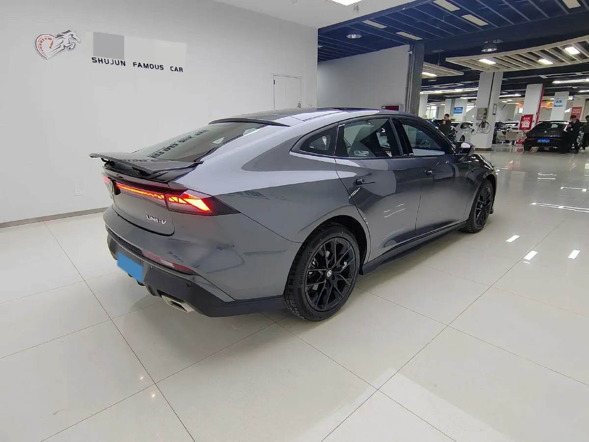 2024 ChangAn UNI-V 1.5T 188HP L4 7DCT,autocango,china used car exporter,china ev exporter,chinese used car exporter,chinese used ev exporter