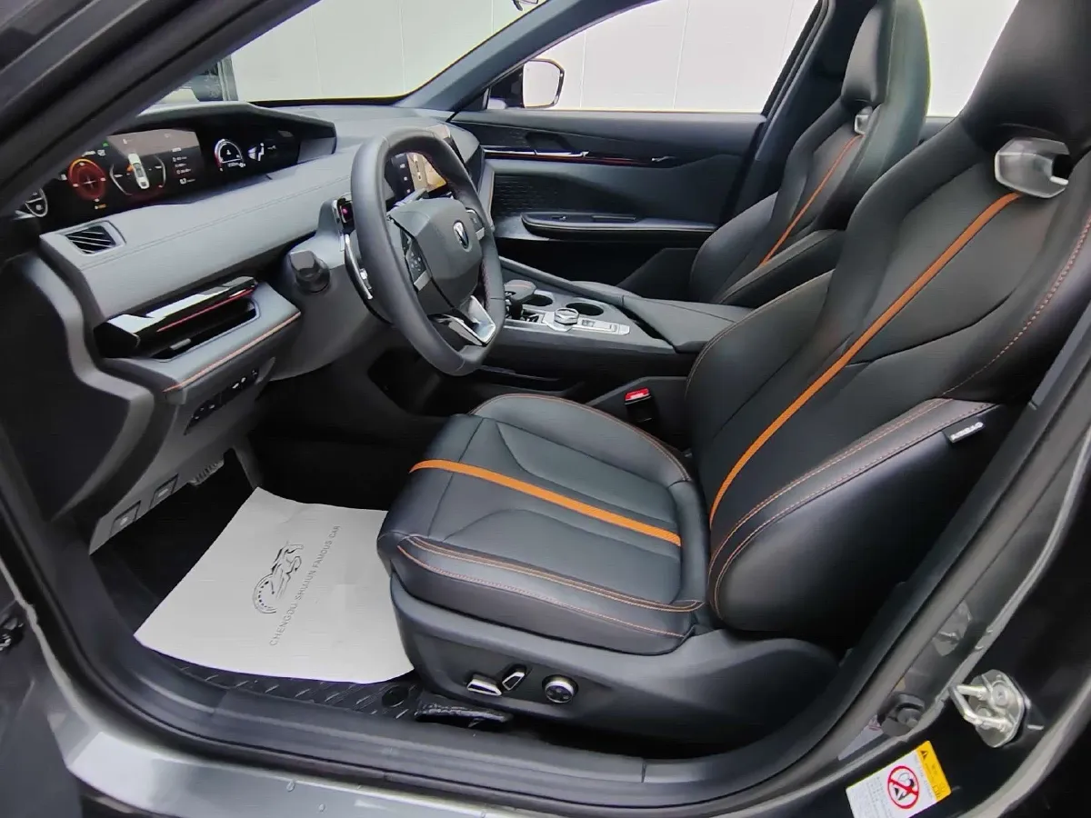 2024 ChangAn UNI-V 1.5T 188HP L4 7DCT,autocango,china used car exporter,china ev exporter,chinese used car exporter,chinese used ev exporter