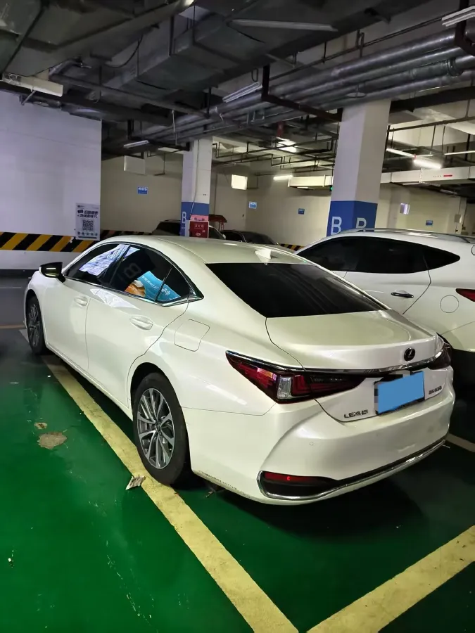 2021 Lexus ES 2.5L 207HP L4 8AT,autocango,china used car exporter,china ev exporter,chinese used car exporter,chinese used ev exporter