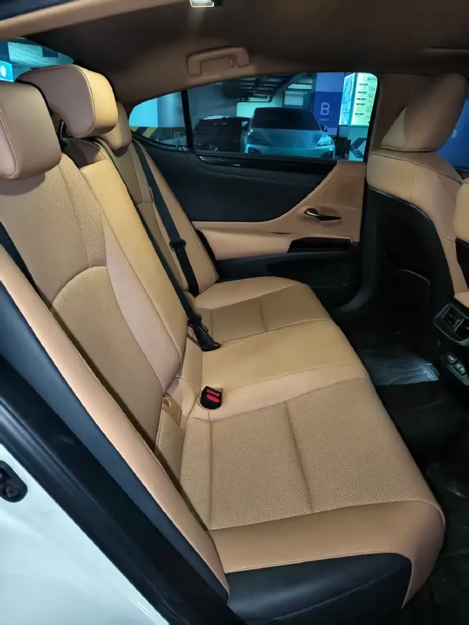 2021 Lexus ES 2.5L 207HP L4 8AT,autocango,china used car exporter,china ev exporter,chinese used car exporter,chinese used ev exporter