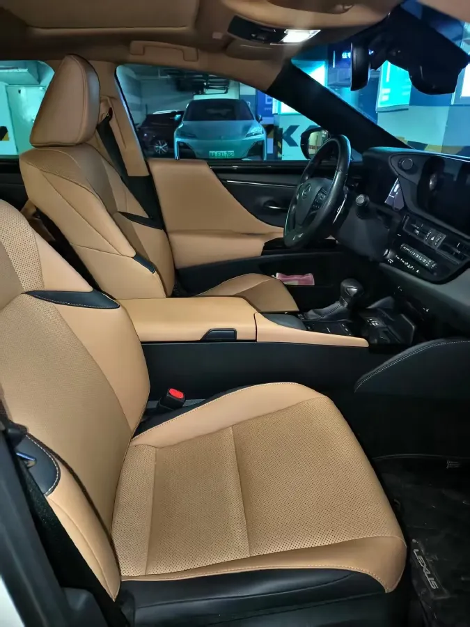 2021 Lexus ES 2.5L 207HP L4 8AT,autocango,china used car exporter,china ev exporter,chinese used car exporter,chinese used ev exporter