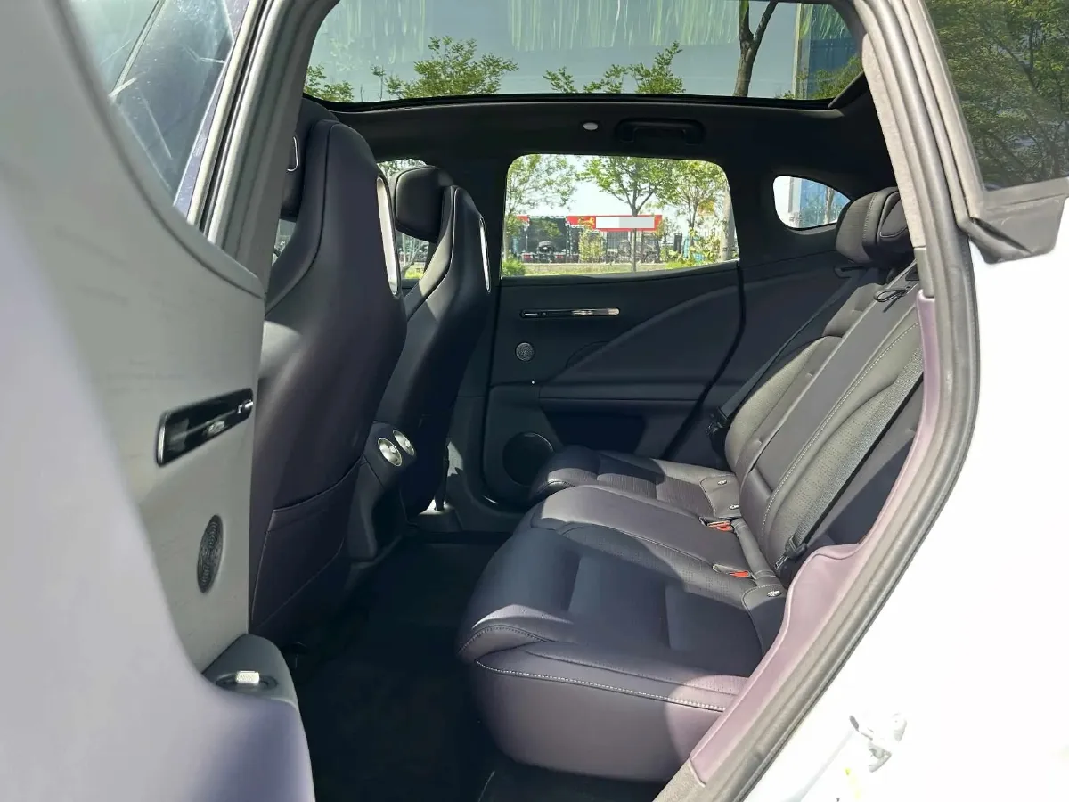 2024 Avatr 07 BEV 82.16KWH,autocango,china used car exporter,china ev exporter,chinese used car exporter,chinese used ev exporter