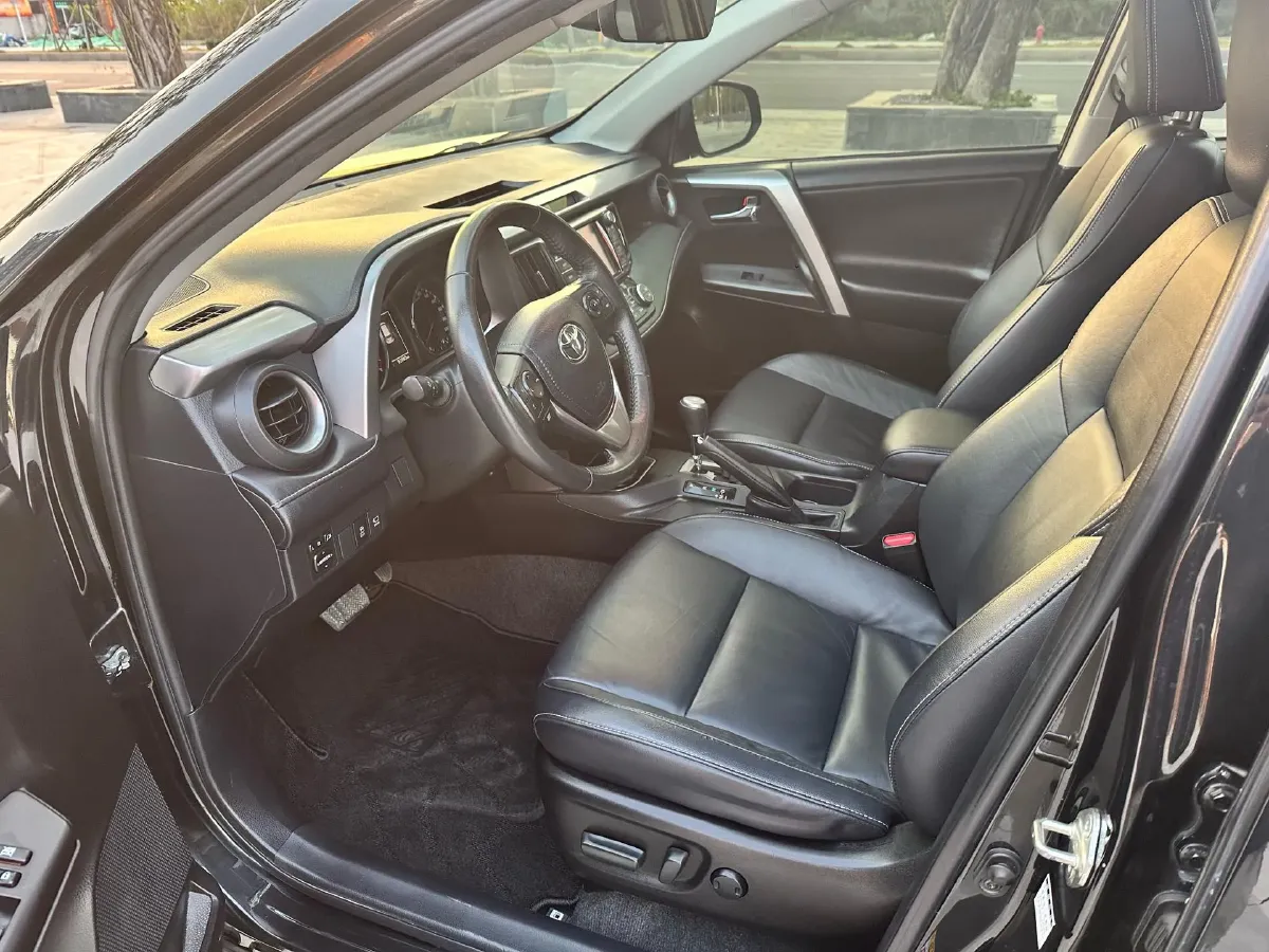 2018 Toyota RAV4 2.0L 151HP L4 CVT,autocango,china used car exporter,china ev exporter,chinese used car exporter,chinese used ev exporter