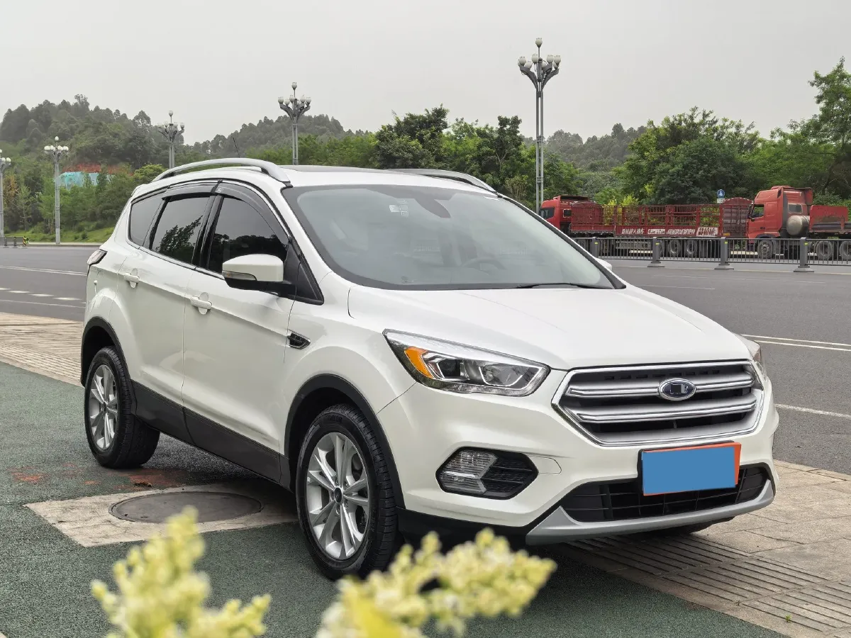 2018 Ford Kuga 1.5T 181HP L4 6AT,autocango,china used car exporter,china ev exporter,chinese used car exporter,chinese used ev exporter