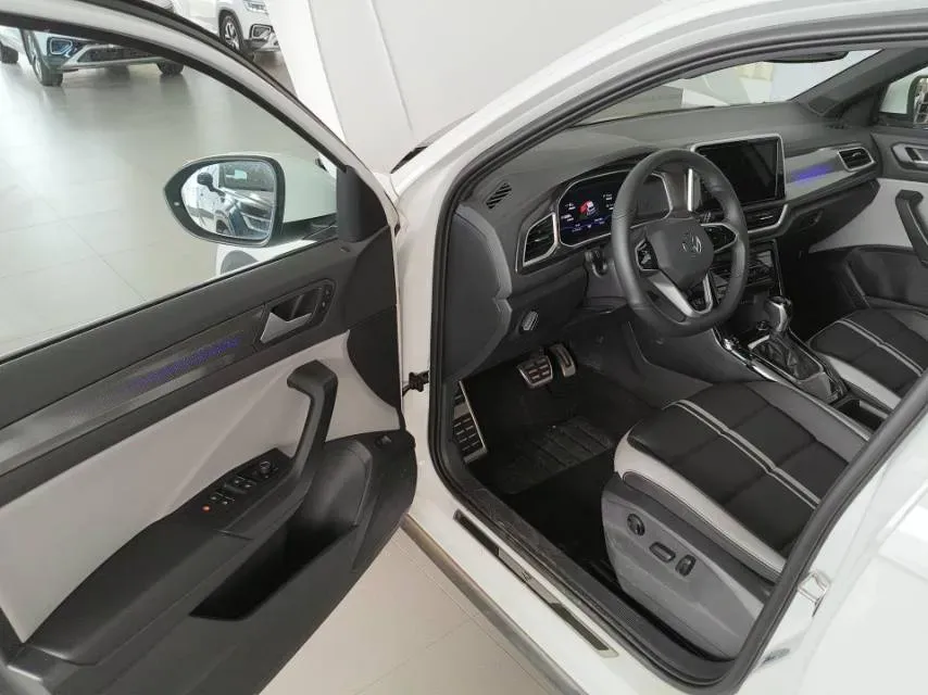 2024 Volkswagen T-Roc 1.5T 160HP L4 7DCT,autocango,china used car exporter,china ev exporter,chinese used car exporter,chinese used ev exporter