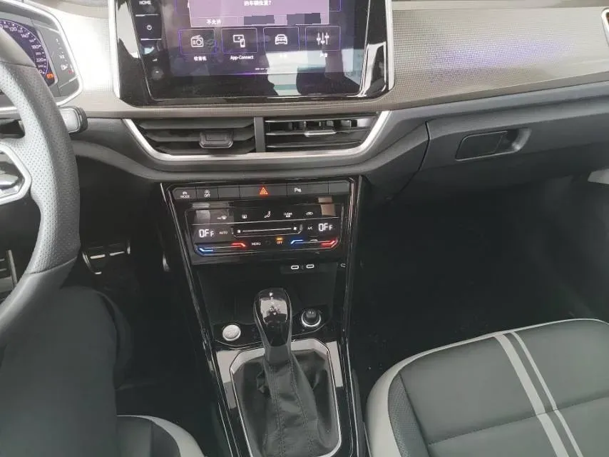 2024 Volkswagen T-Roc 1.5T 160HP L4 7DCT,autocango,china used car exporter,china ev exporter,chinese used car exporter,chinese used ev exporter