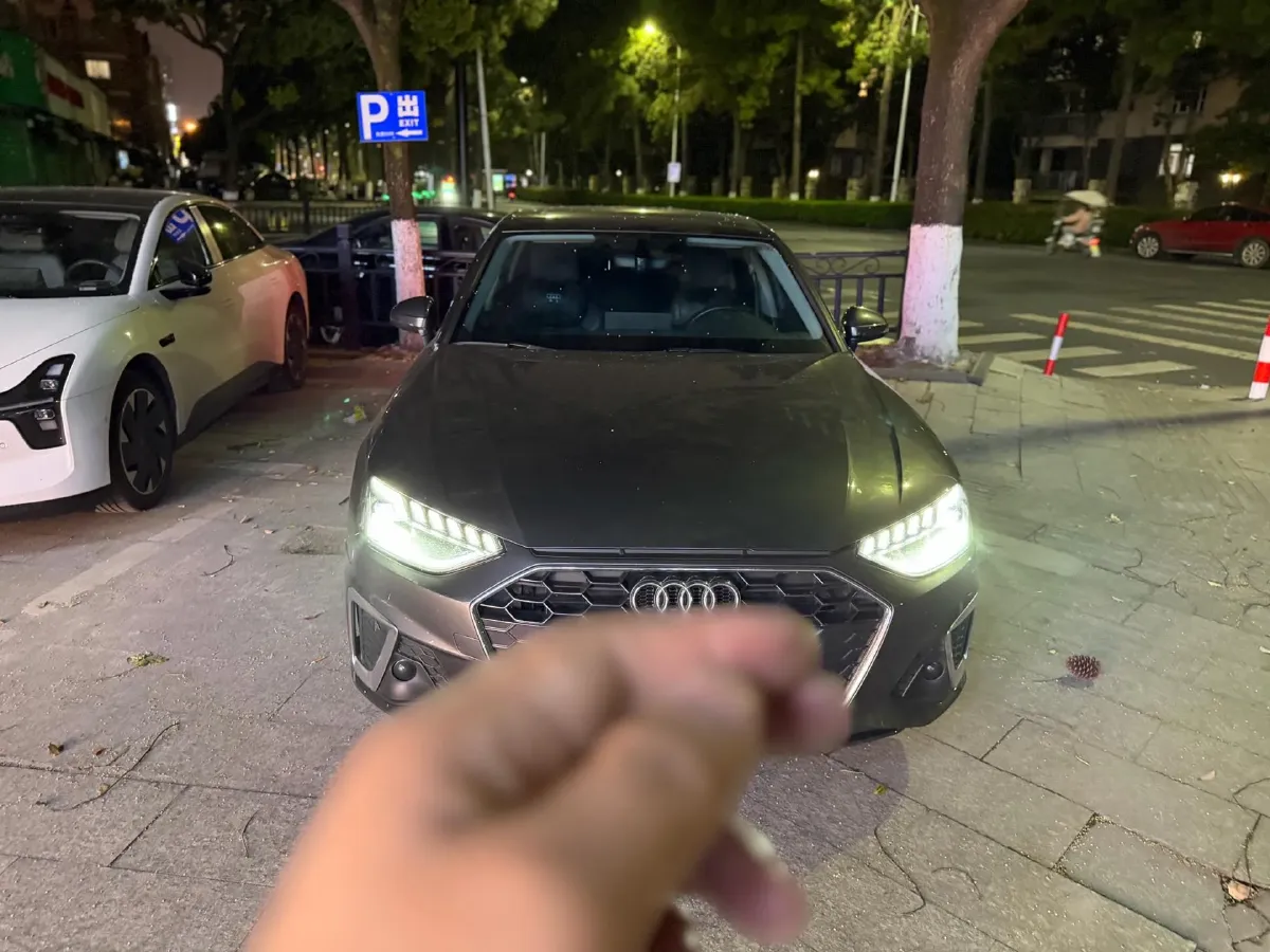 2023 Audi A4L 2.0T 190HP L4 7DCT,autocango,china used car exporter,china ev exporter,chinese used car exporter,chinese used ev exporter