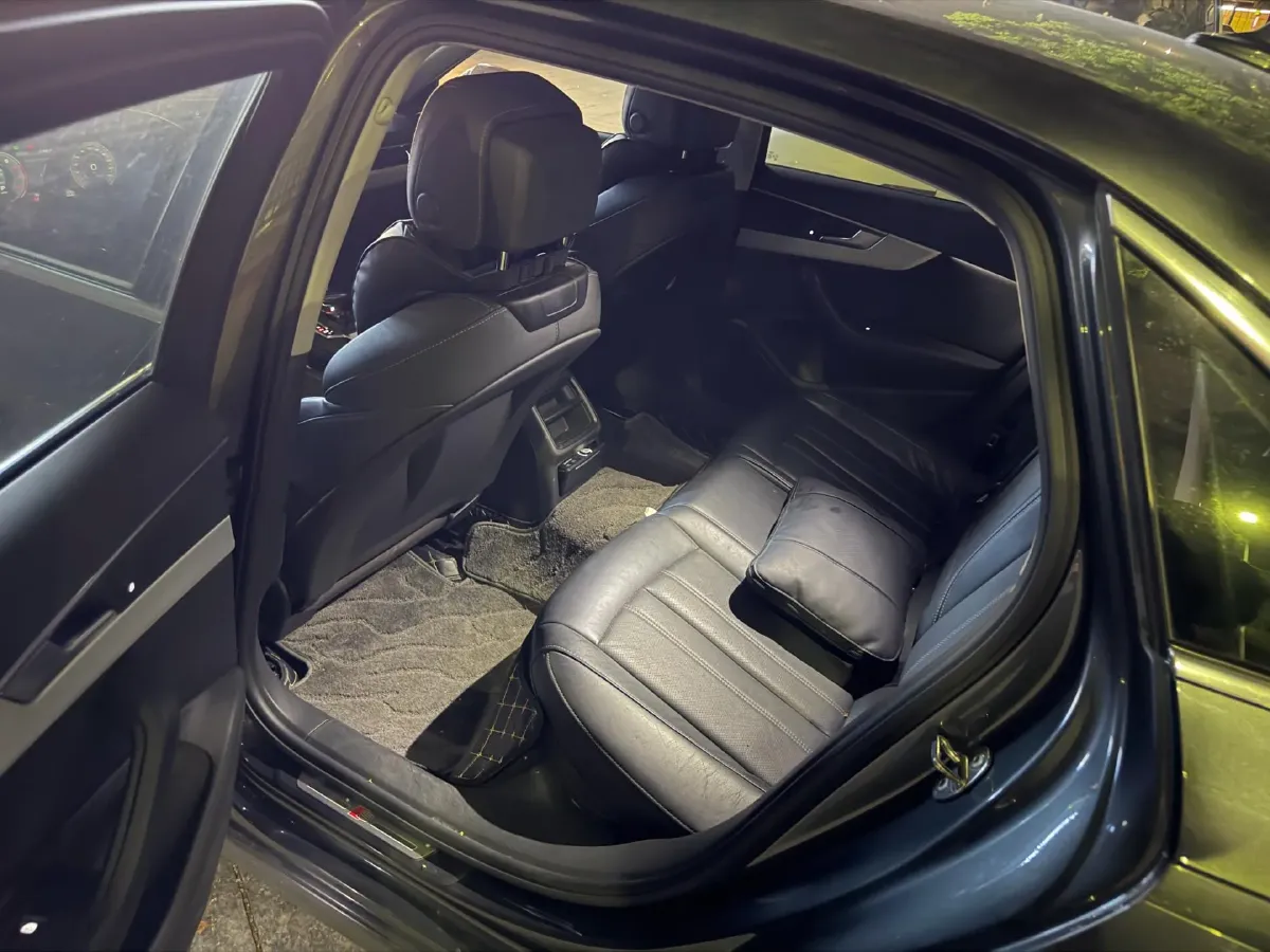 2023 Audi A4L 2.0T 190HP L4 7DCT,autocango,china used car exporter,china ev exporter,chinese used car exporter,chinese used ev exporter