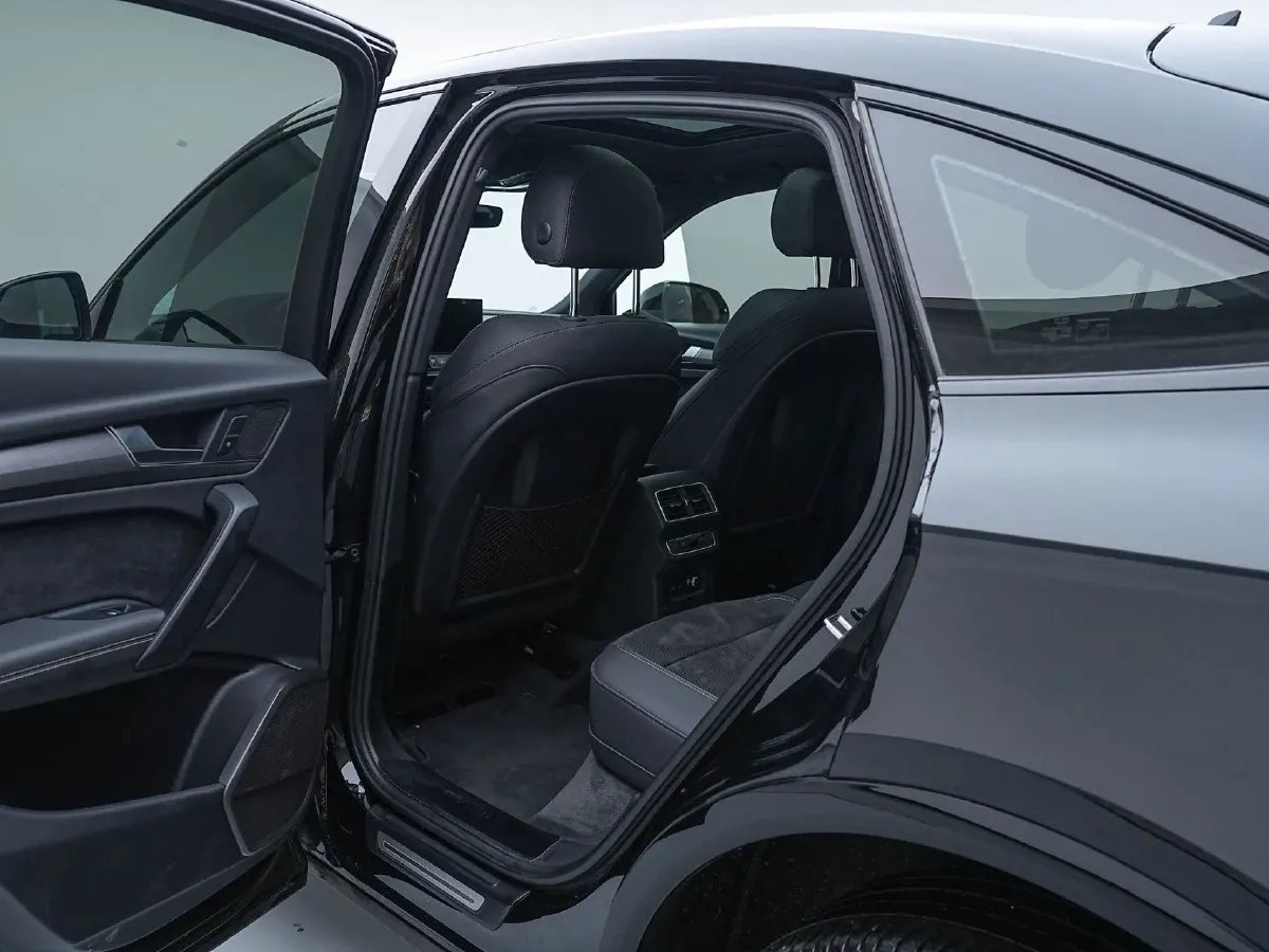 2023 Audi Q5L Sportback 2.0T 190HP L4 7DCT,autocango,china used car exporter,china ev exporter,chinese used car exporter,chinese used ev exporter