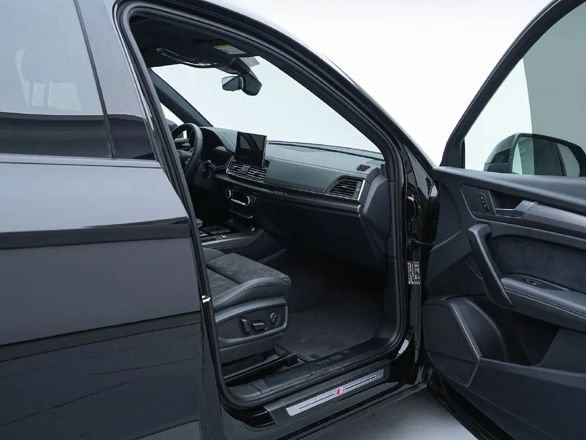 2023 Audi Q5L Sportback 2.0T 190HP L4 7DCT,autocango,china used car exporter,china ev exporter,chinese used car exporter,chinese used ev exporter