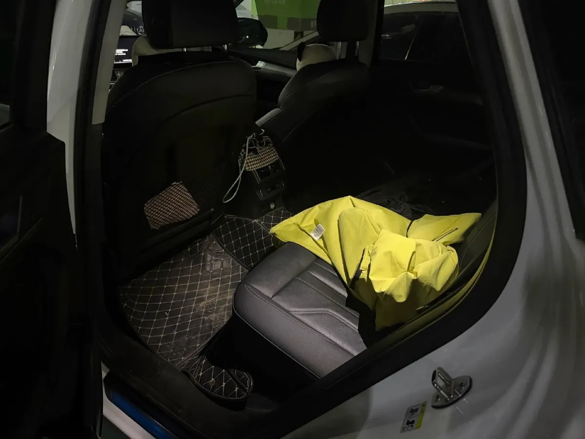 2022 Audi Q5L 2.0T 190HP L4 7DCT,autocango,china used car exporter,china ev exporter,chinese used car exporter,chinese used ev exporter