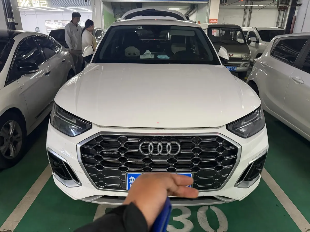 2022 Audi Q5L 2.0T 190HP L4 7DCT,autocango,china used car exporter,china ev exporter,chinese used car exporter,chinese used ev exporter