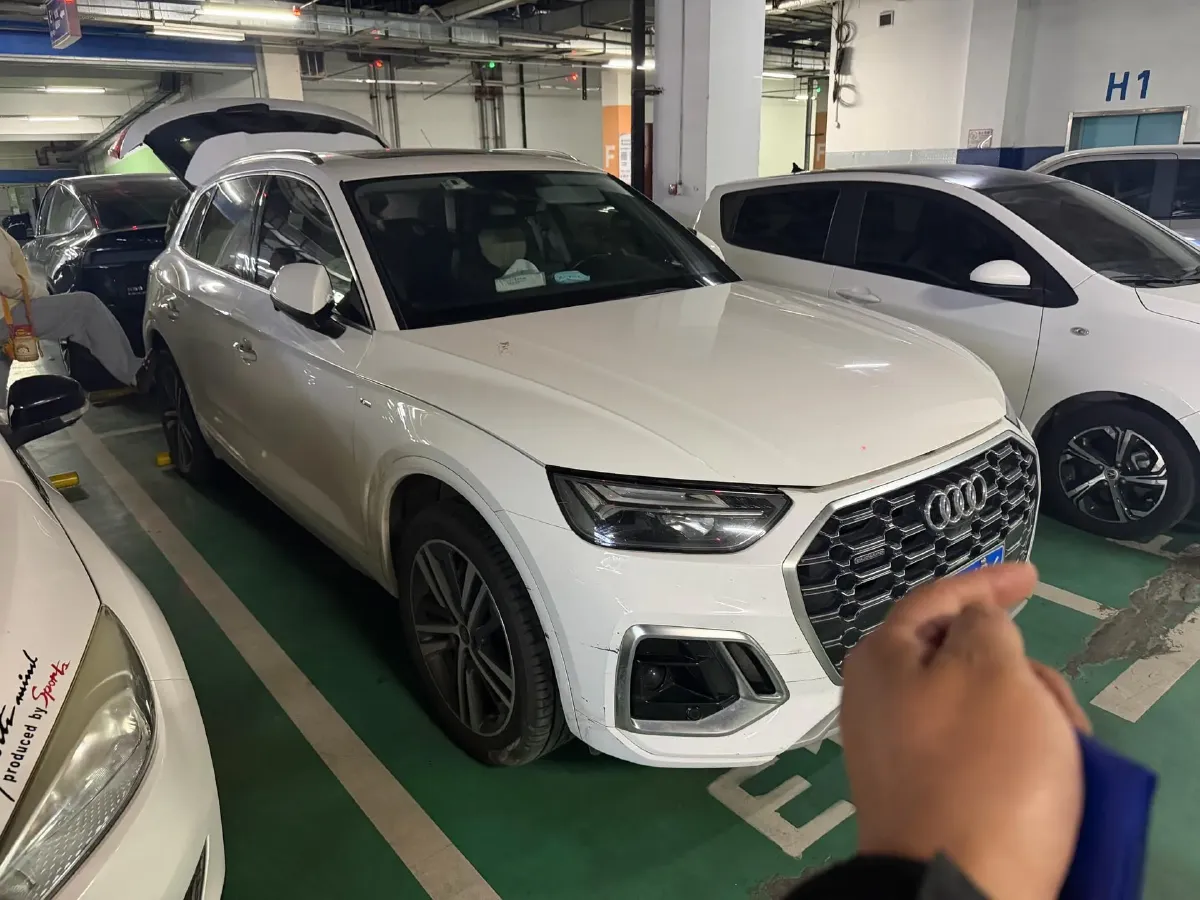 2022 Audi Q5L 2.0T 190HP L4 7DCT,autocango,china used car exporter,china ev exporter,chinese used car exporter,chinese used ev exporter