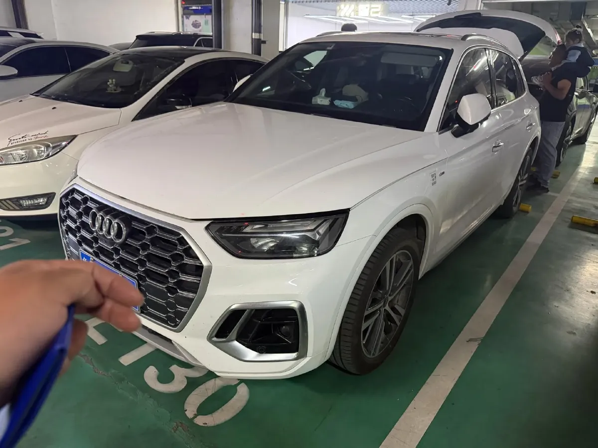 2022 Audi Q5L 2.0T 190HP L4 7DCT,autocango,china used car exporter,china ev exporter,chinese used car exporter,chinese used ev exporter