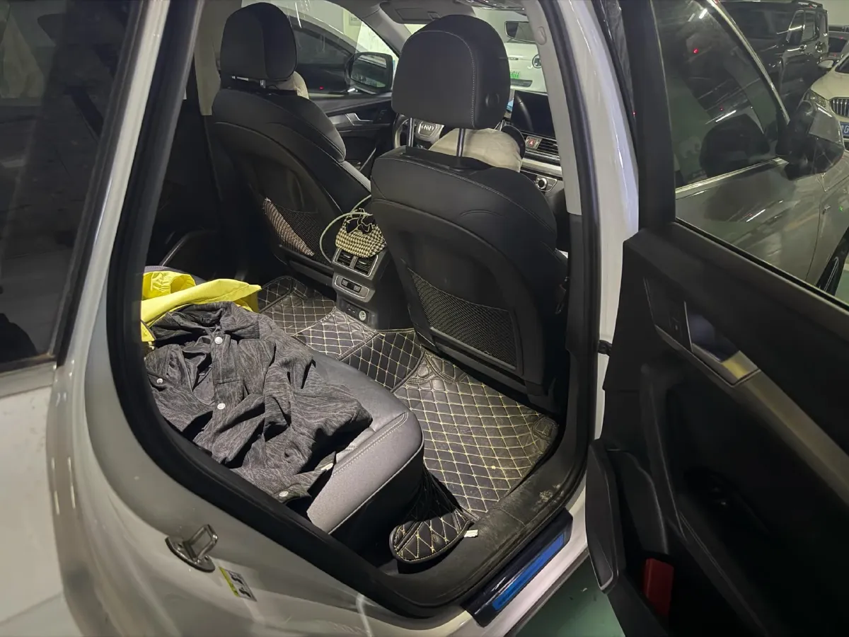 2022 Audi Q5L 2.0T 190HP L4 7DCT,autocango,china used car exporter,china ev exporter,chinese used car exporter,chinese used ev exporter