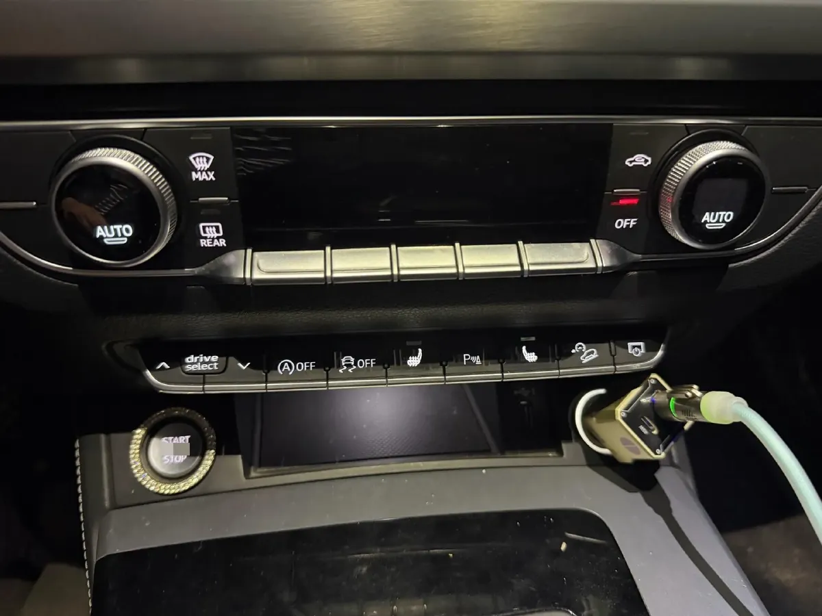 2022 Audi Q5L 2.0T 190HP L4 7DCT,autocango,china used car exporter,china ev exporter,chinese used car exporter,chinese used ev exporter