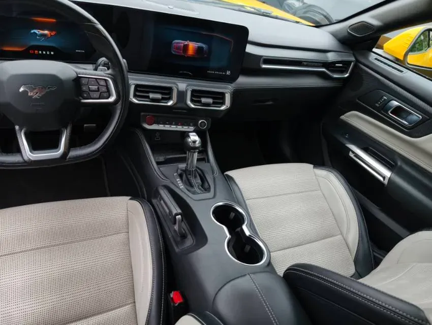 2024 Ford Mustang 2.3T 299HP L4 10AT,autocango,china used car exporter,china ev exporter,chinese used car exporter,chinese used ev exporter