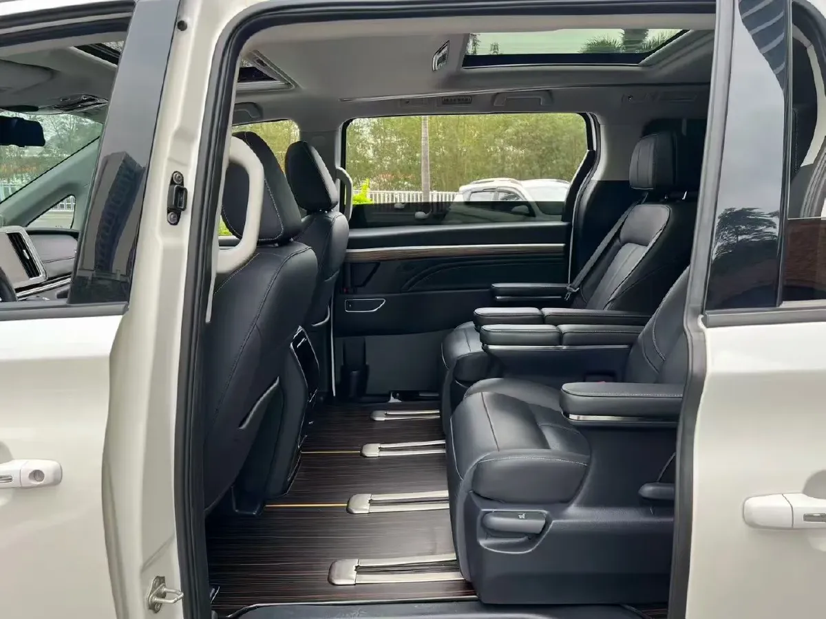 2021 GAC Trumpchi M8 2.0T 252HP L4 8AT,autocango,china used car exporter,china ev exporter,chinese used car exporter,chinese used ev exporter